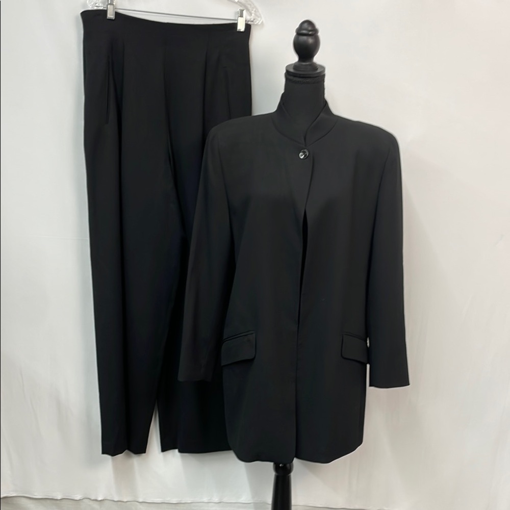 Emanuel Black Women's Pantsuit, 100% wool, Extra long jacket, size 12\14